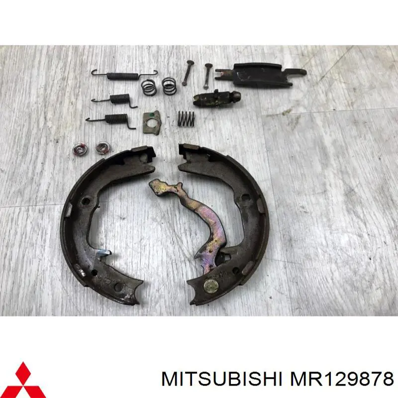 Скоба-розтяжка гальмівного барабана, права Mitsubishi MR129878 ціна, від 18.49 USD
