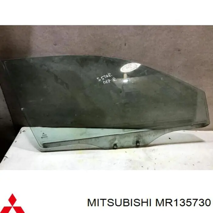 MR135730 Mitsubishi скло передніх дверей, правою