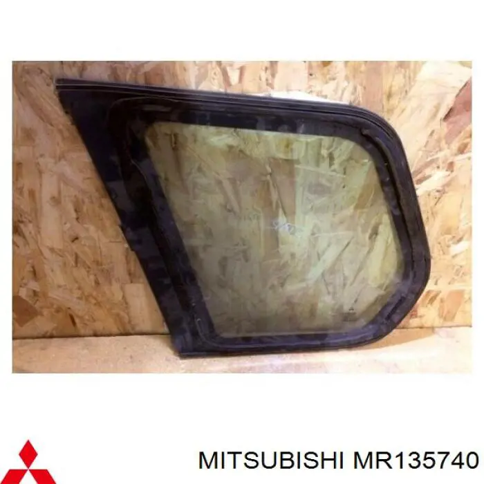 Купити MR135740 Mitsubishi Скло багажного відсіку, праве