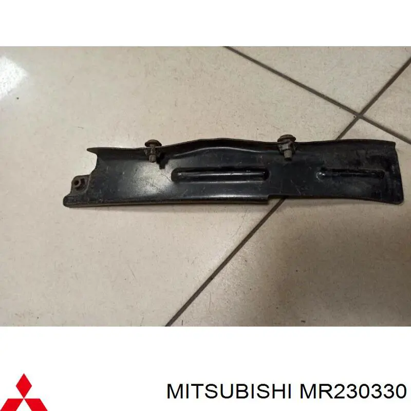 MR230330 Mitsubishi Кронштейн бампера заднього, правий
