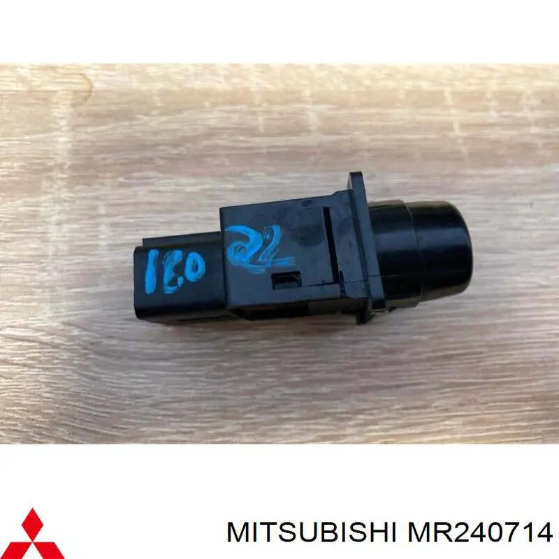 Купити MR240714 Mitsubishi Кнопка вмикання обігріву заднього скла
