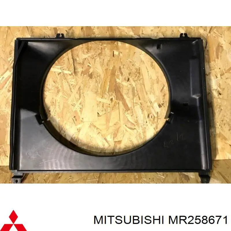 Дифузор (кожух) радіатора охолодження Mitsubishi Pajero SPORT (K90) (Міцубісі Паджеро)