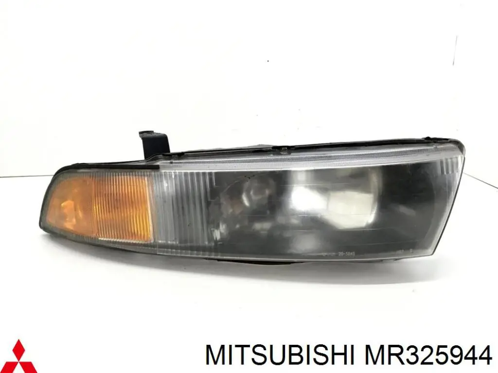 MR325944 Mitsubishi фара права