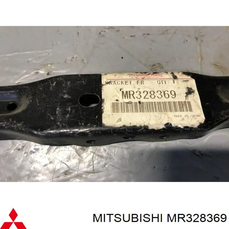 Балка бампера переднього на Mitsubishi Space Wagon III N8, N9