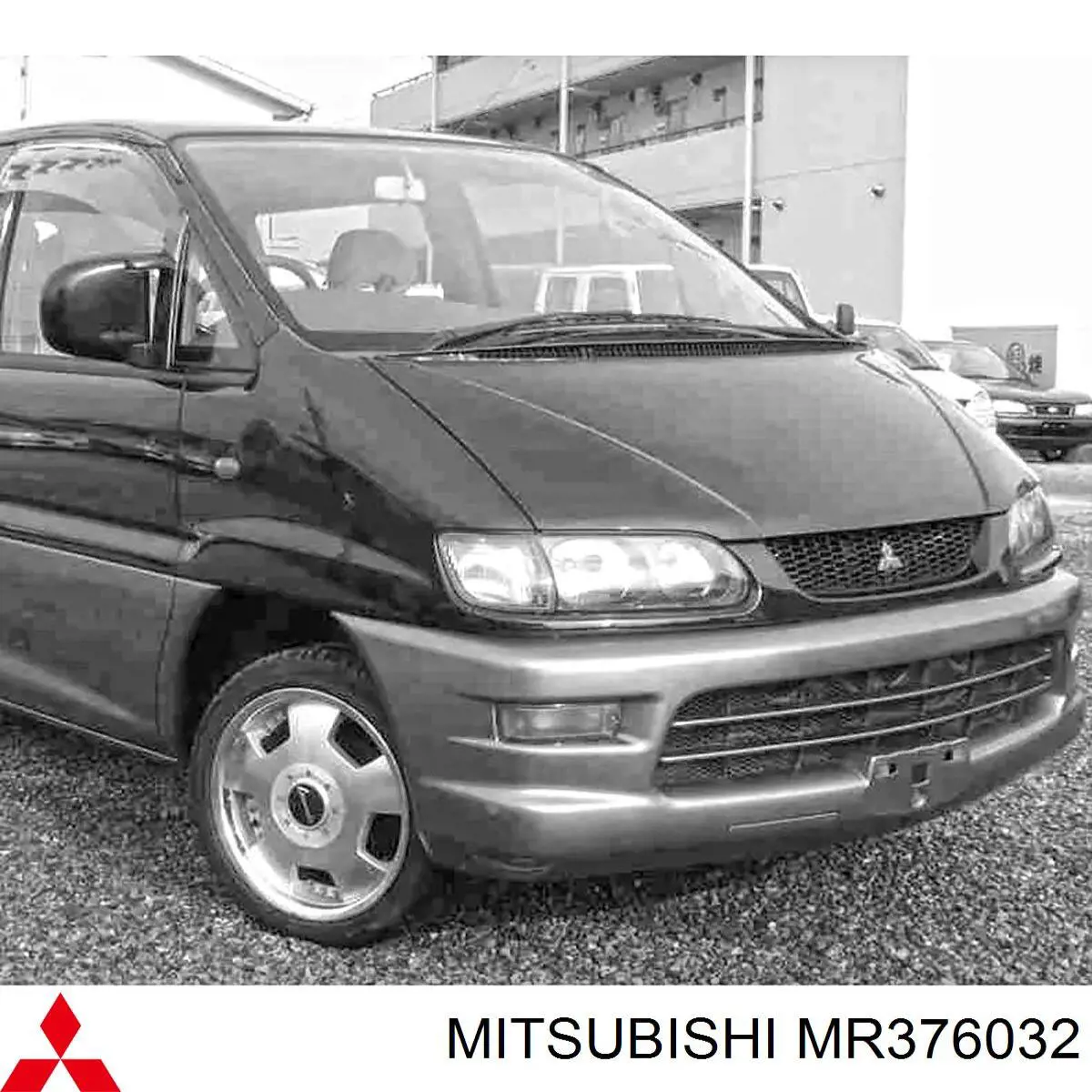 MR376034 Mitsubishi бампер передній