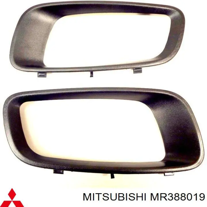 MR388019 Mitsubishi заглушка/ решітка протитуманних фар бампера переднього, ліва
