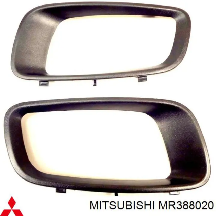 Заглушка/ решітка протитуманних фар бампера переднього, права на Mitsubishi Pajero 