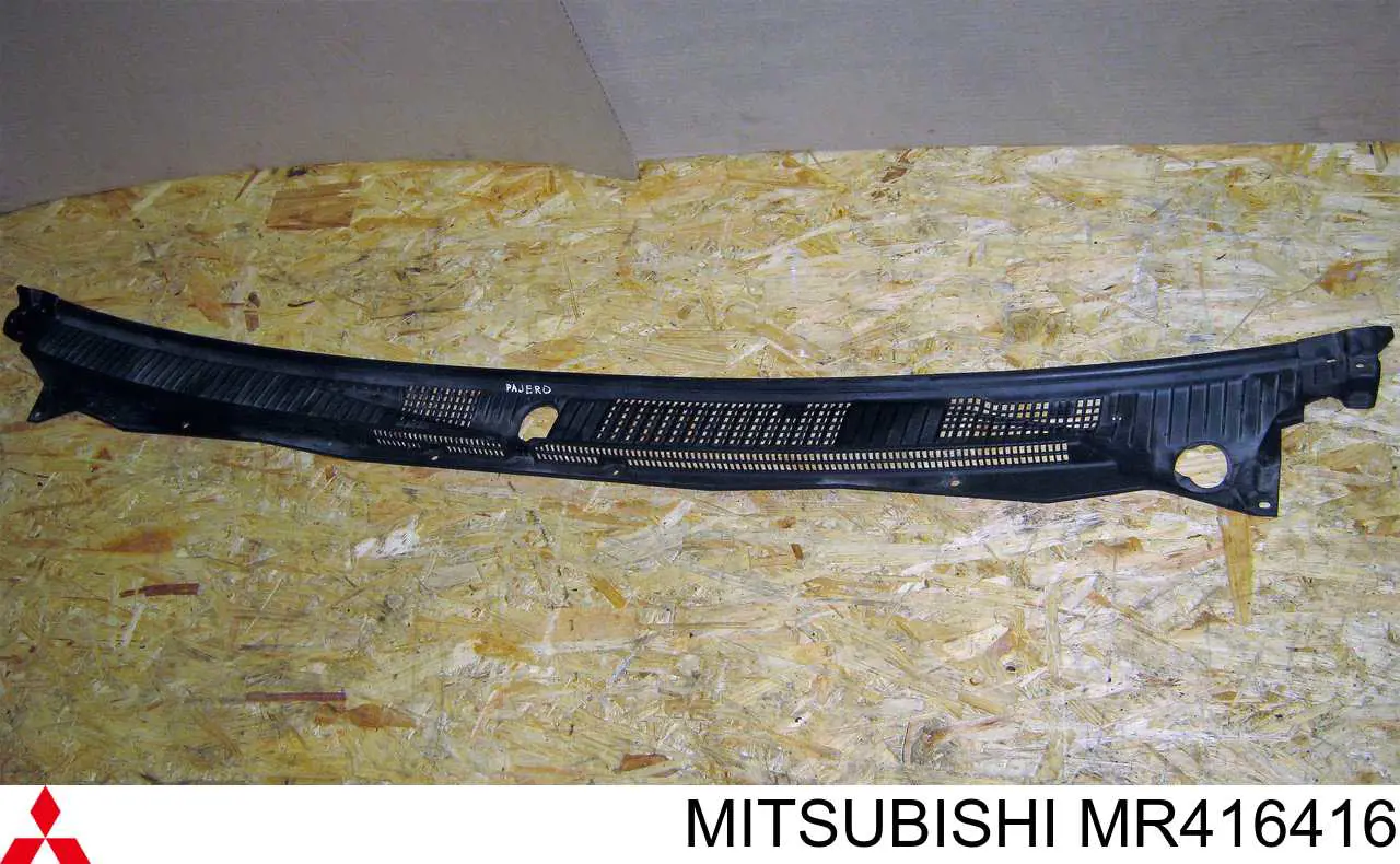 MR416416 Mitsubishi Водостік лобового скла, жабо