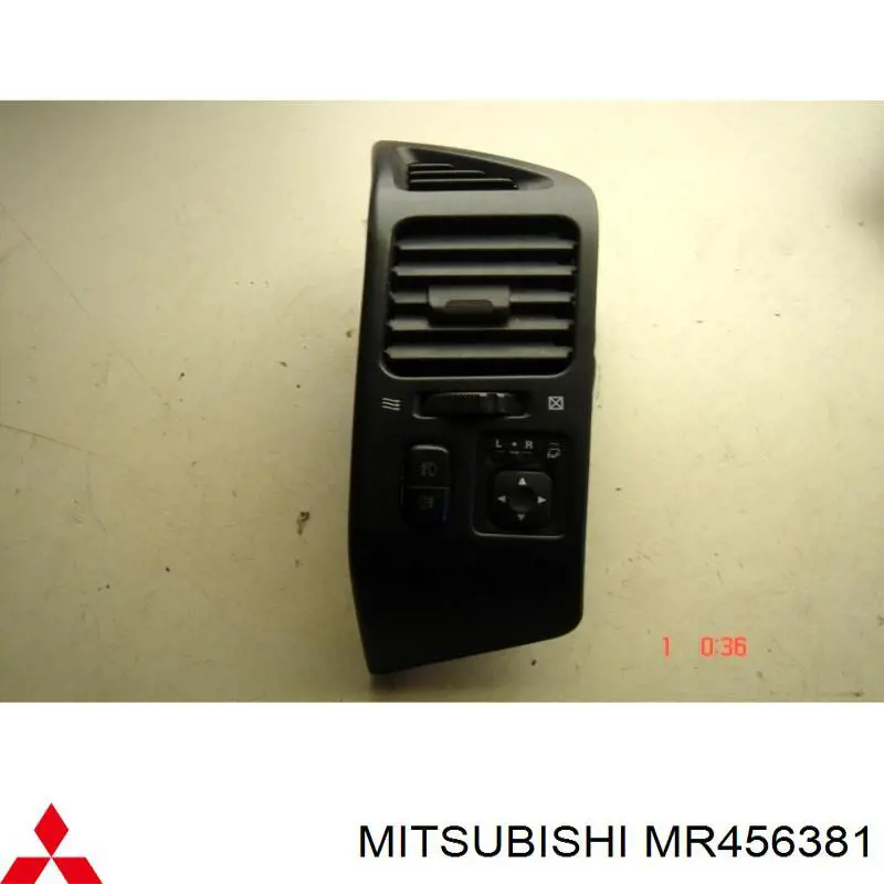 MR456381 Mitsubishi Решітка вентиляції салону на "торпедо", ліва