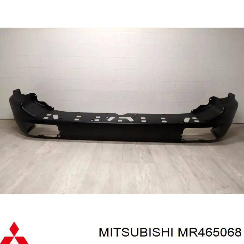 MR465068 Mitsubishi бампер задній