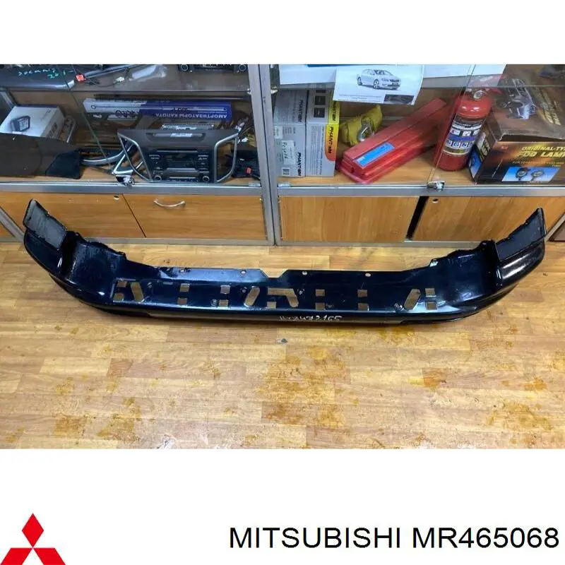 Кожух бампера заднього Mitsubishi MR465068 ціна, від 36.44 USD