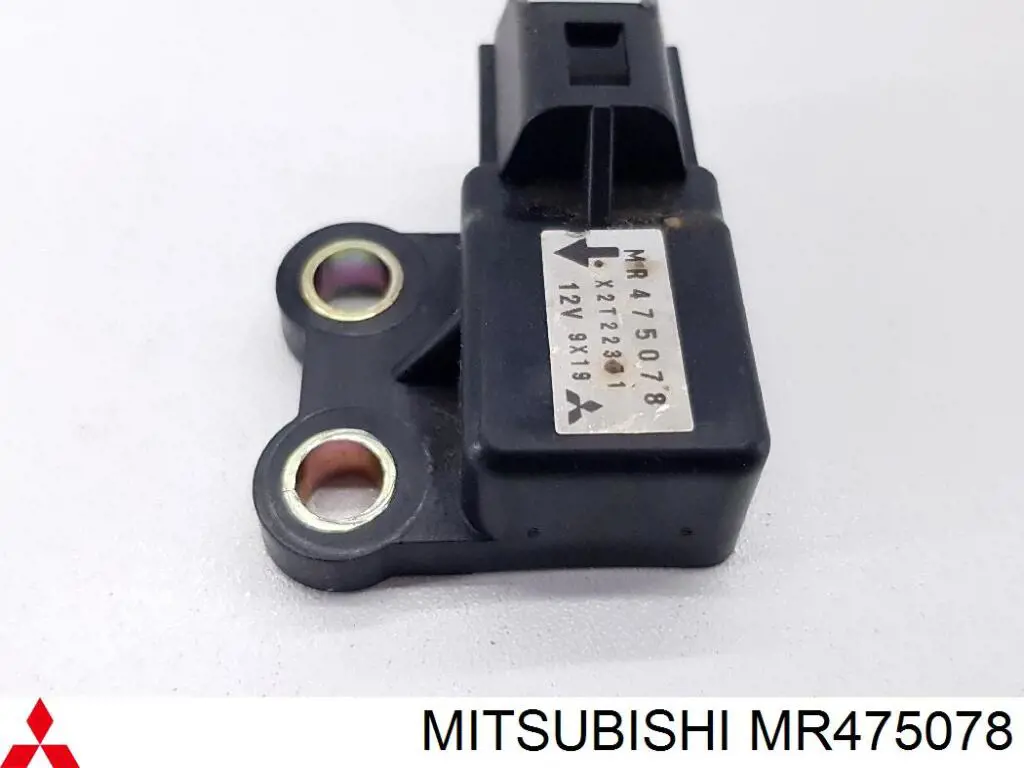 MR475078 Mitsubishi датчик поперечного прискорення (esp)