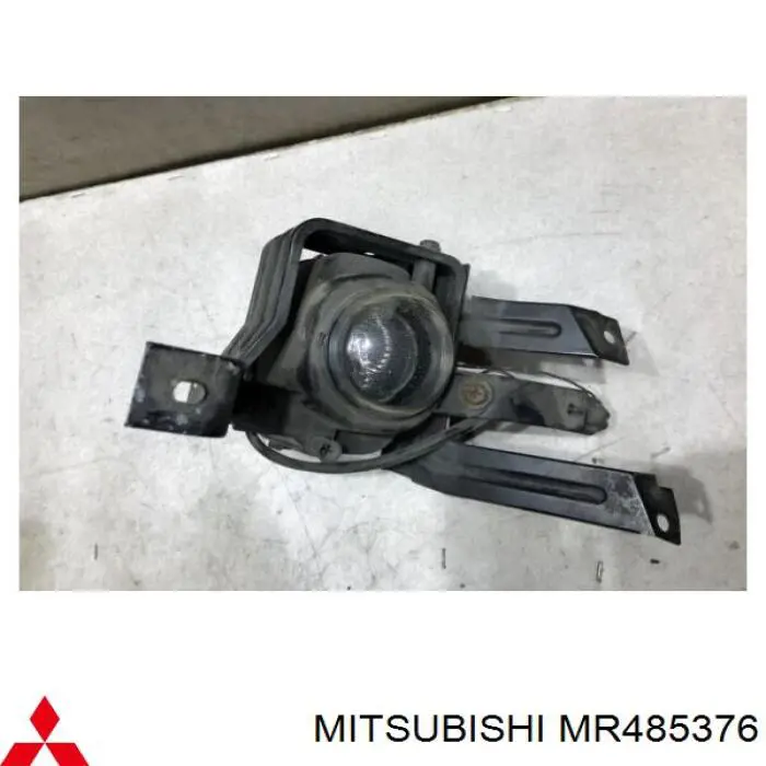 Купити MR485376 Mitsubishi Протитуманка права