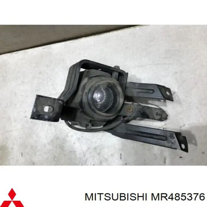 MR485376 Mitsubishi фара протитуманна, права