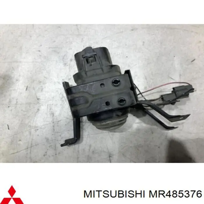 Туманка права Mitsubishi MR485376 ціна, від 21.54 USD