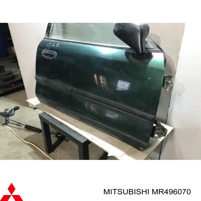  Двері праві передні Mitsubishi Carisma 