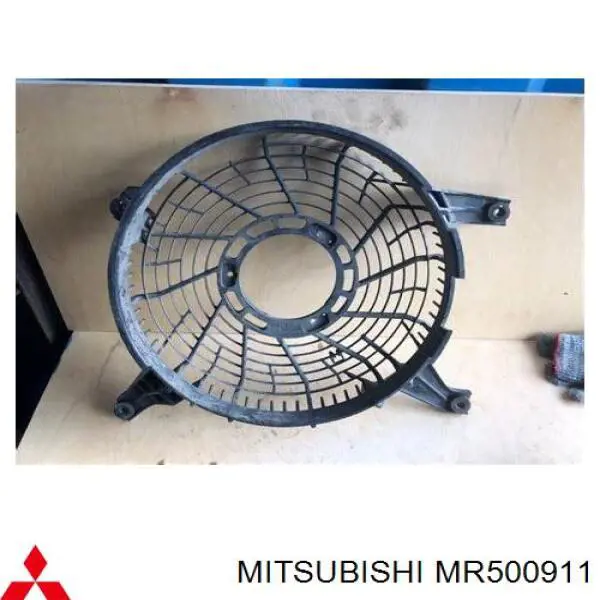 MR500911 Mitsubishi дифузор радіатора кондиціонера, в зборі з крильчаткою і двигуном