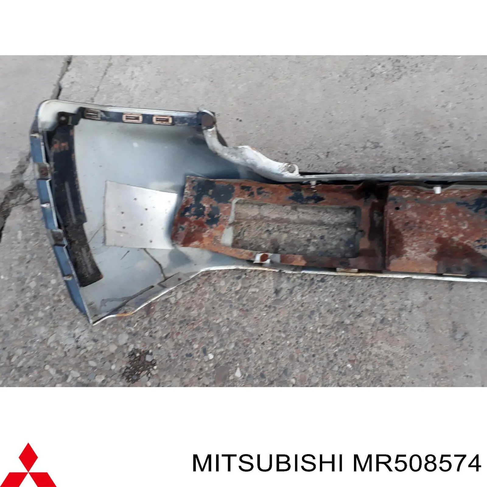 Задній бампер MN161868 Mitsubishi