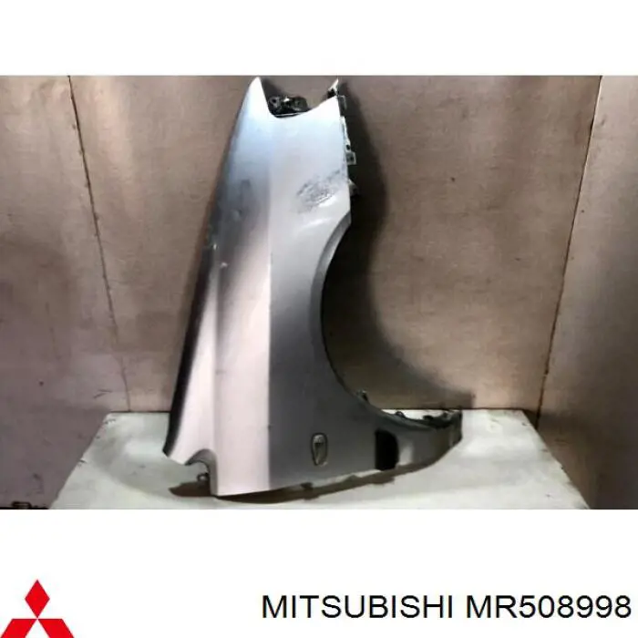 MR508998 Mitsubishi Крило переднє праве