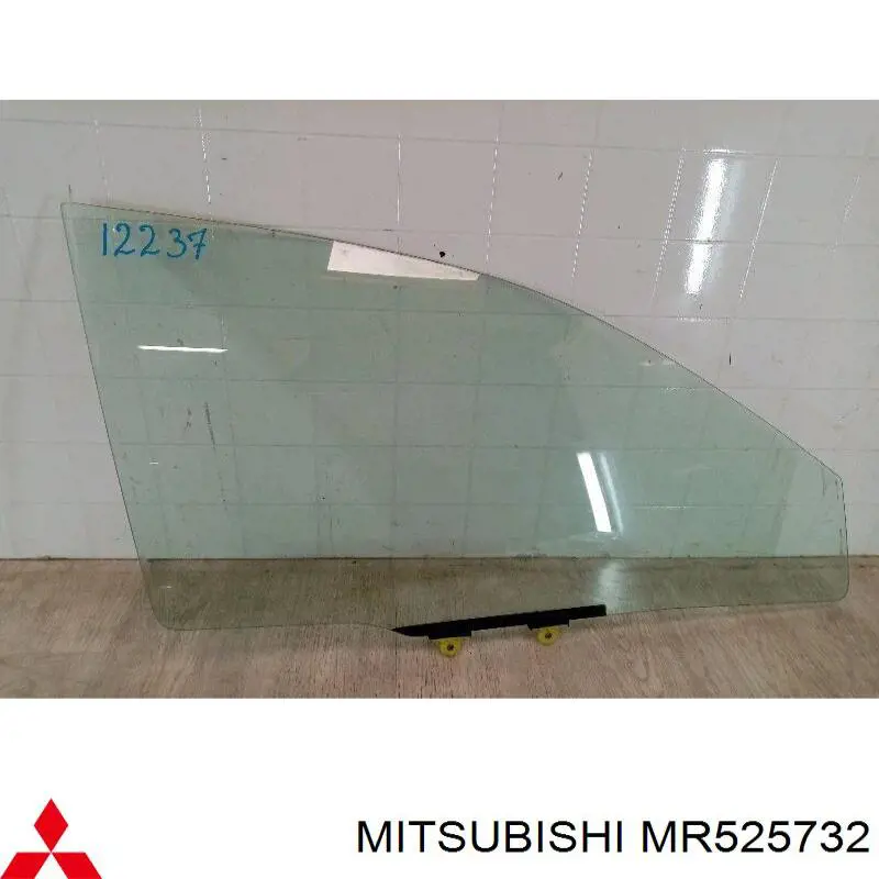 GS4805D302 XYG Скло пасажирських дверей