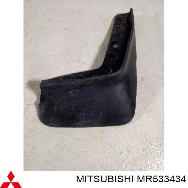 MR533434 Mitsubishi бризковики передній, правий