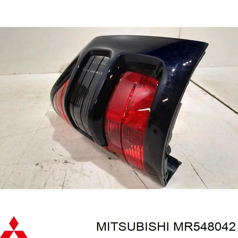 MN117118 Mitsubishi Ліхтар задній правий