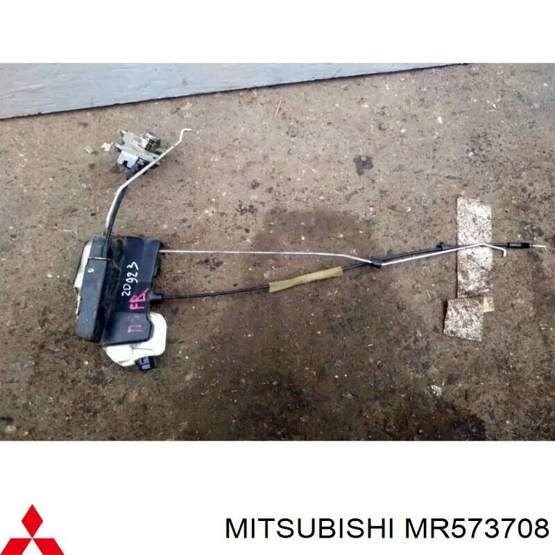 Замок передніх пасажирських дверей Mitsubishi MR573708 ціна, від 8.33 USD