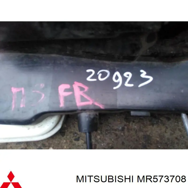 MR573708 Mitsubishi Замок двері правої передньої