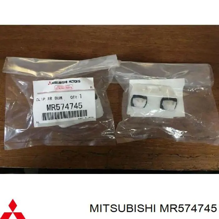 Купити MR574745 Mitsubishi Пістон (кліп) кріплення бампера заднього
