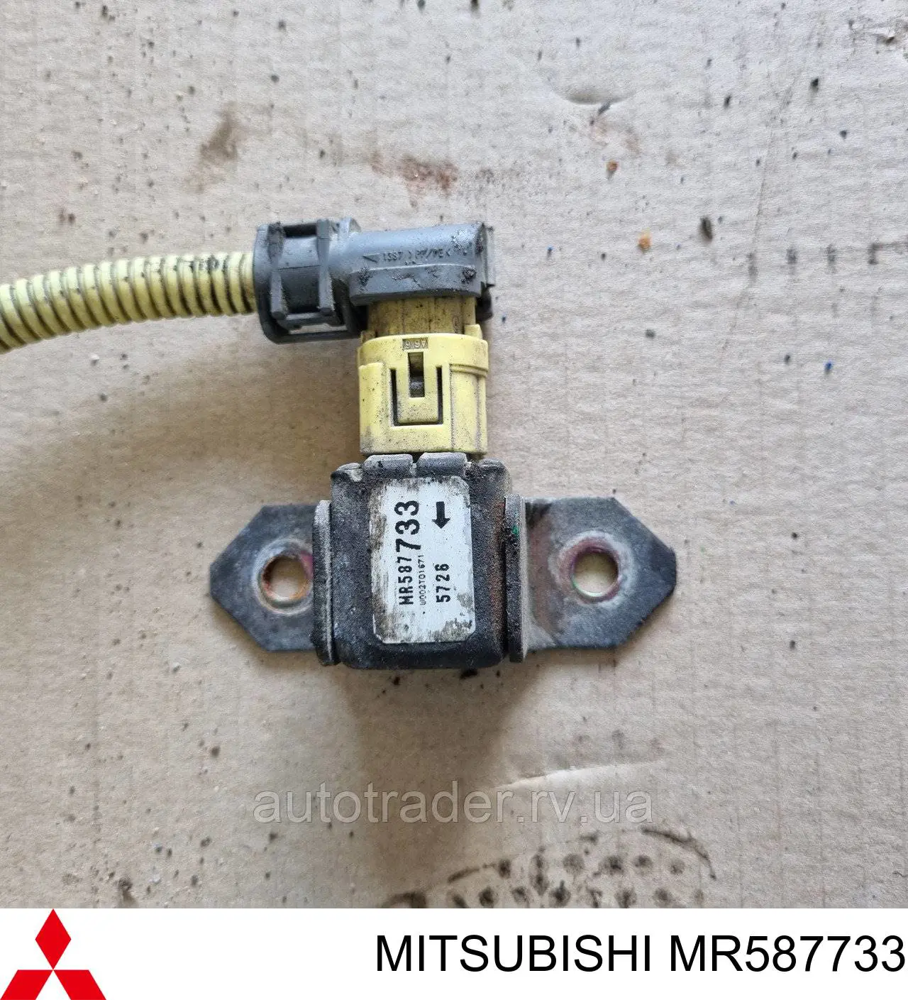 Датчик Айрбег передній Mitsubishi MR587733 ціна, від 3.71 USD