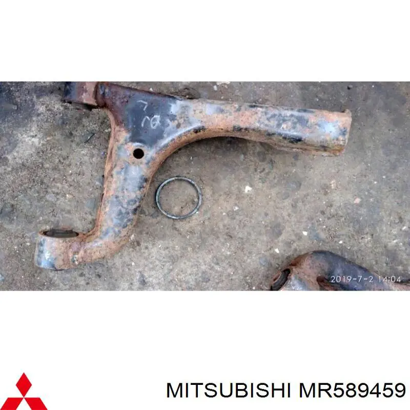 MR589459 Mitsubishi Балансир підвіски задній лівий
