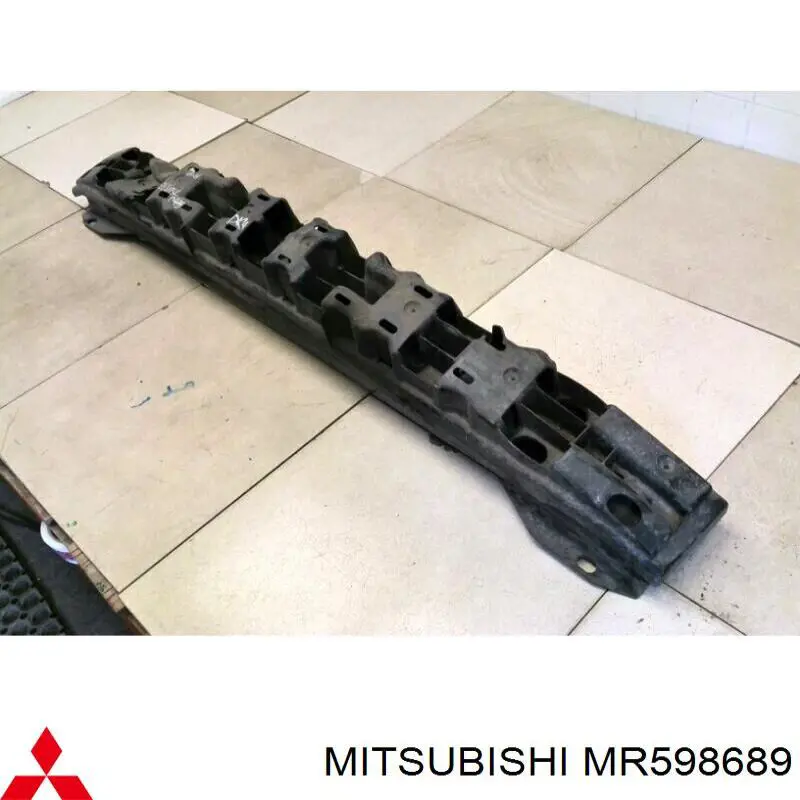 MR598689 Mitsubishi Наповнювач бампера переднього