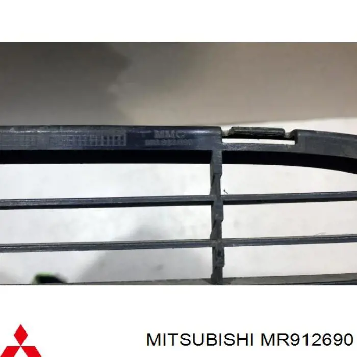 Решітка переднього бампера, нижня Mitsubishi MR912690 ціна, від 50.00 USD