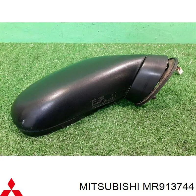MR771315 Mitsubishi Праве дзеркало заднього виду