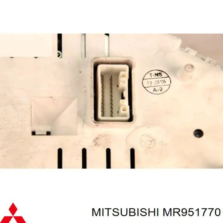 Приладова дошка-щиток приладів MR951770 Mitsubishi