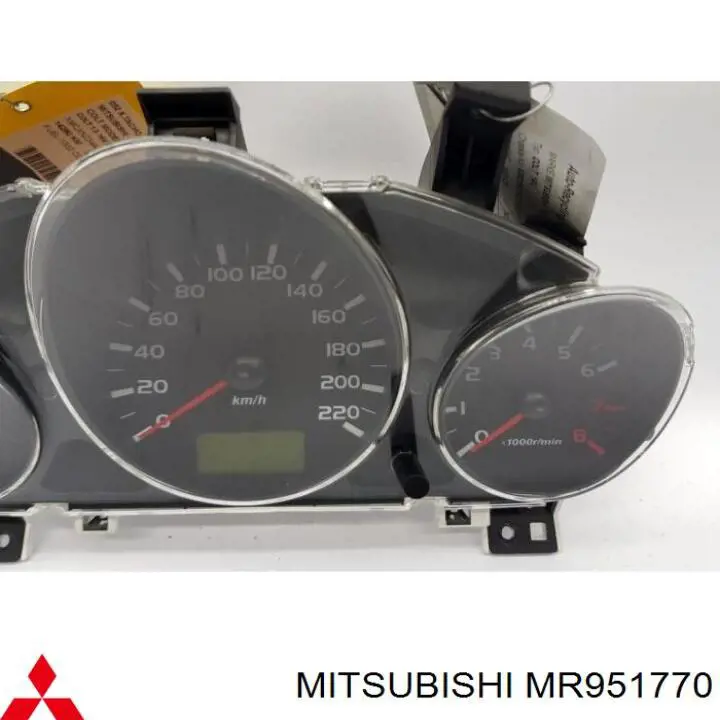 Щиток приладів додатковий Mitsubishi MR951770 ціна, від 29.07 USD