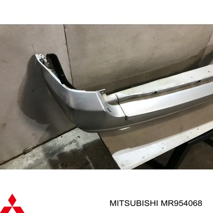 Купити Задній бампер Mitsubishi Space Star  DG0