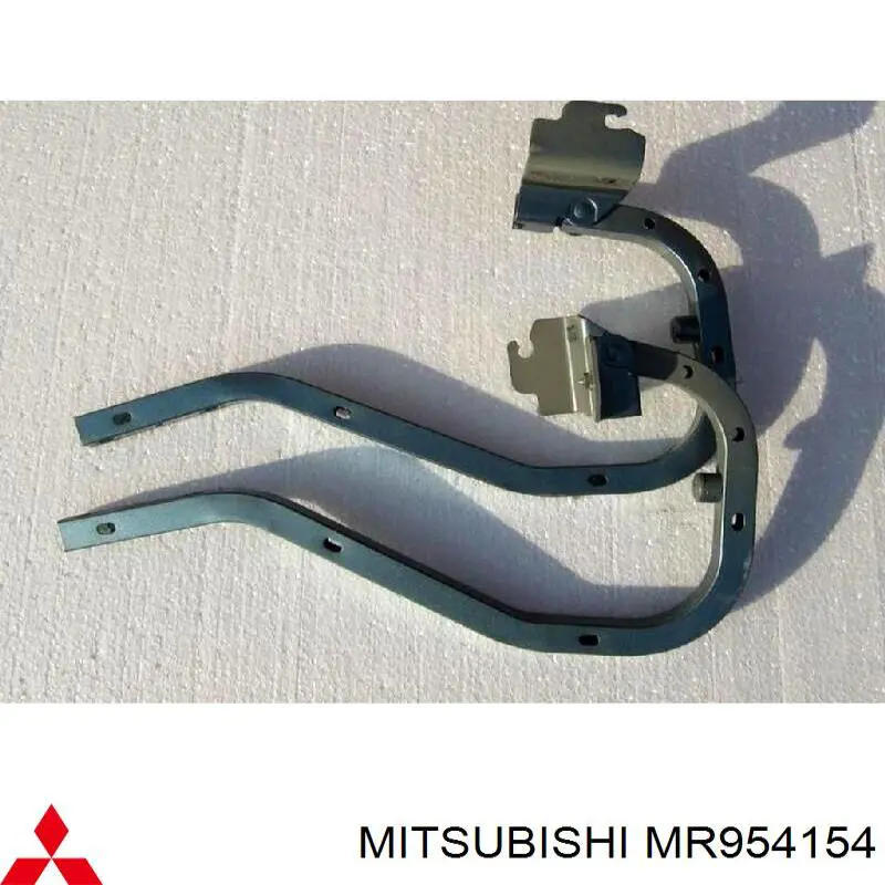 Купити MR954154 Mitsubishi Петля багажника