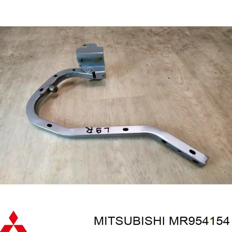MR954154 Mitsubishi петля кришки багажника