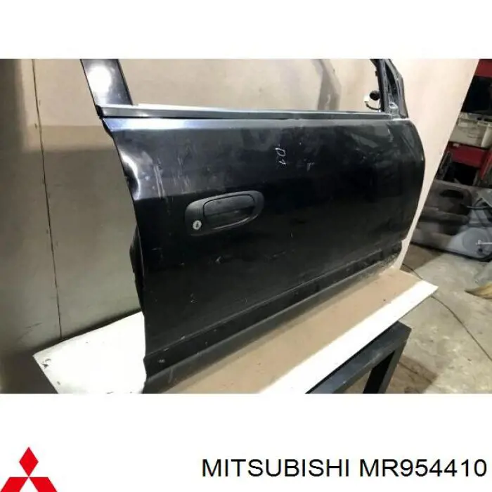 Двері передні, праві Mitsubishi Space Star (DG0) (Міцубісі Спейс стар)