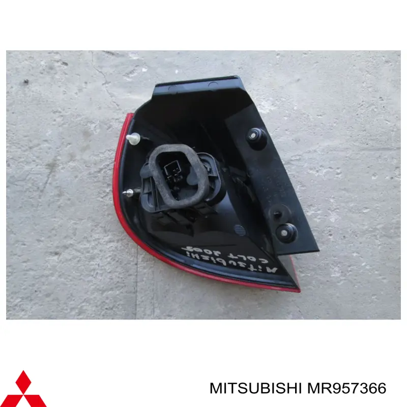 Купити MR957366 Mitsubishi Стоп задній