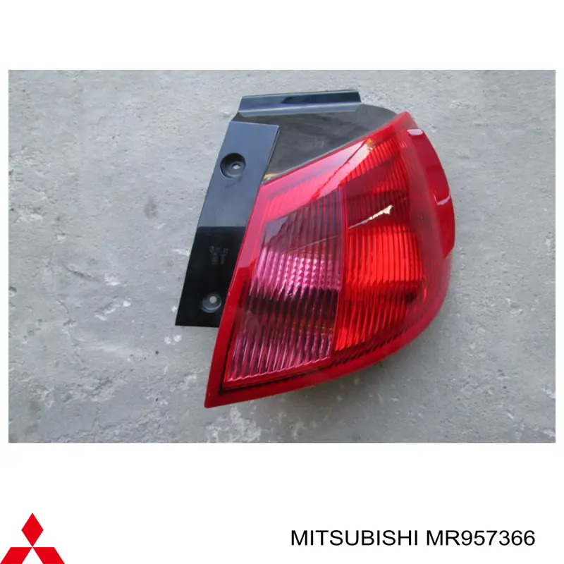 Ліхтар задній правий, зовнішній Mitsubishi MR957366 ціна, від 126.09 USD