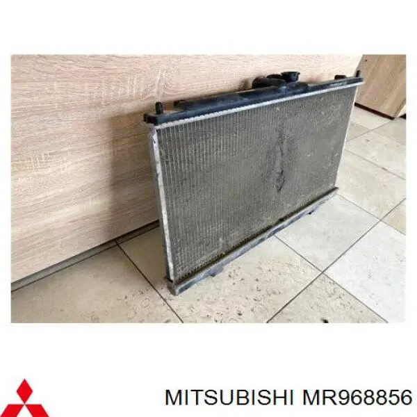 MR968856 Mitsubishi Радіатор охолодження двигуна