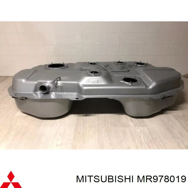 MR978019 Mitsubishi Бак паливний