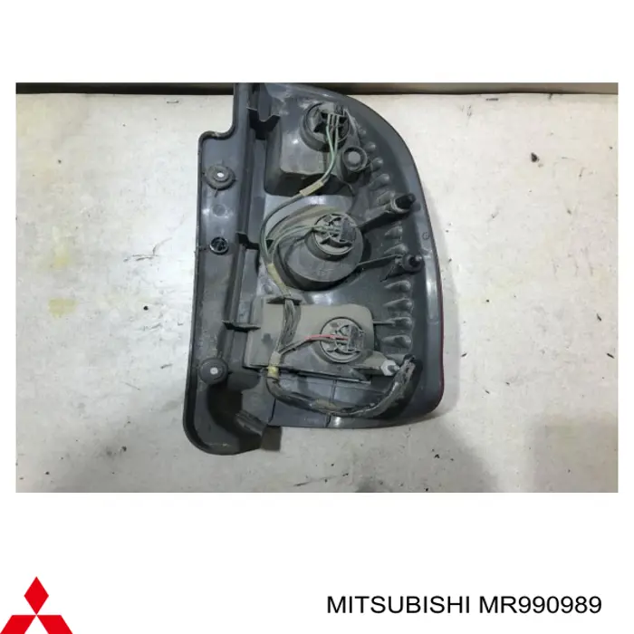 Купити MR990989 Mitsubishi Лівий стоп