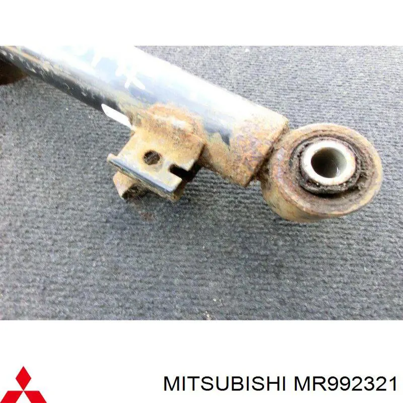 Амортизатор передній MR992321 Mitsubishi