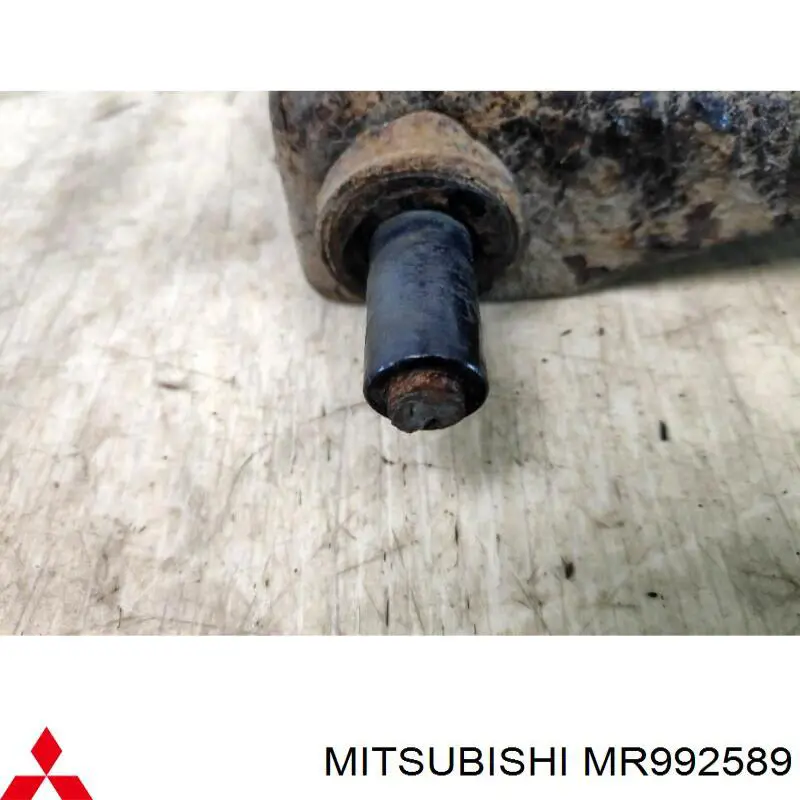 Кронштейн ресори заднього моста Mitsubishi MR992589 ціна, від 45.69 USD