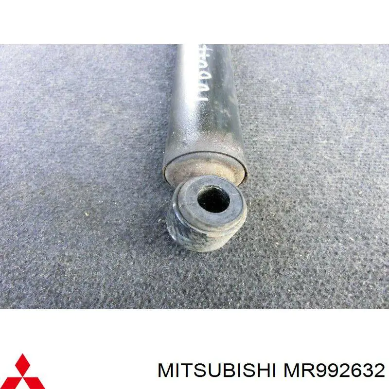 Купити MR992632 Mitsubishi Стійка амортизатора задня