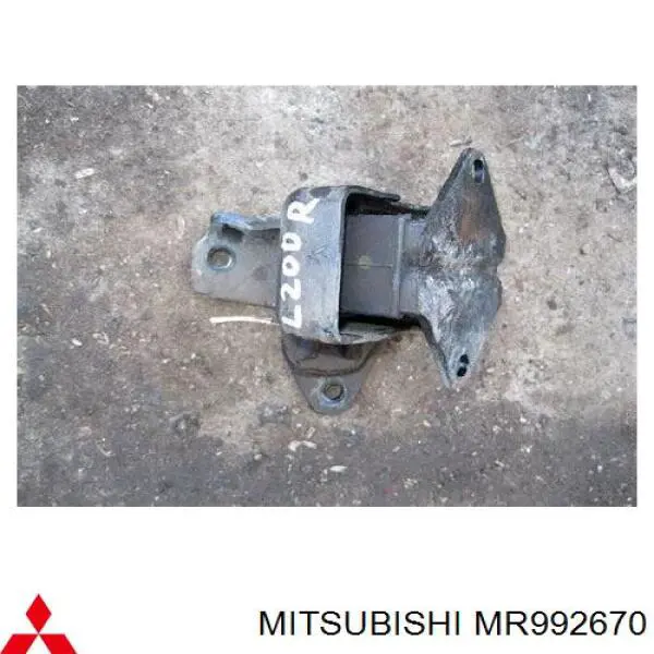 MR992670 Mitsubishi подушка (опора двигуна ліва/права)