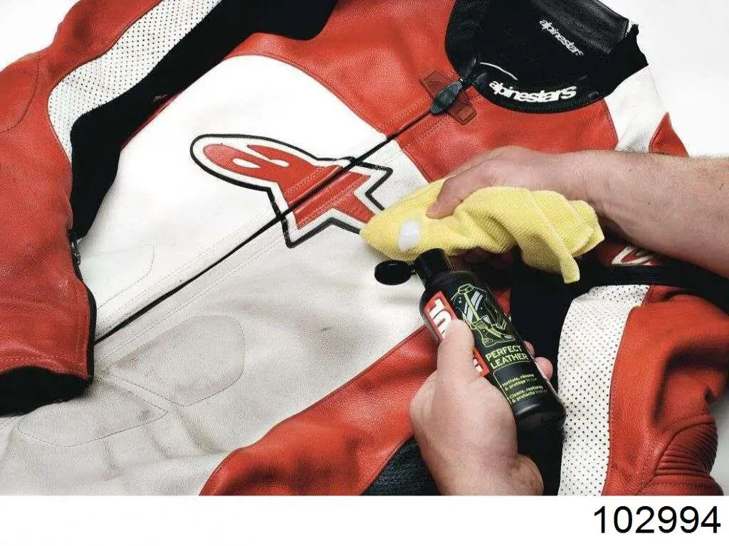 Очищувач шкіряної оббивки салону Motul 102994 ціна, від 10.72 USD